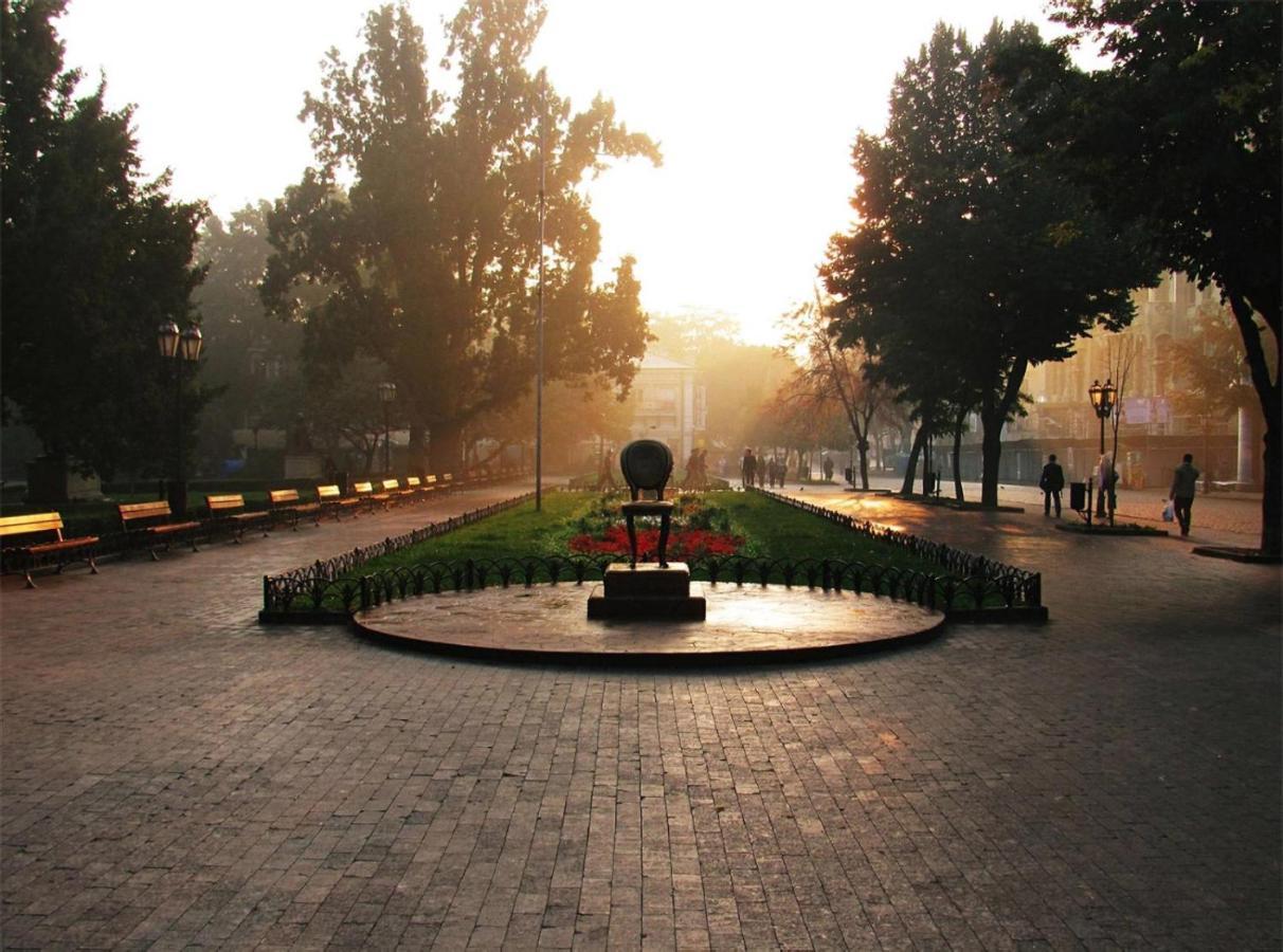 Ваша Квартира: У Самого Дерибаса Odesa Exterior photo